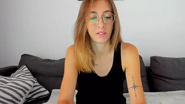 Snapshot of DesireMore90 chatting on 09-23-25, 07:11 DesireMore90 online show from 09-23-25, 07:11