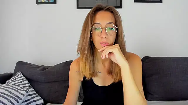 Snapshot of DesireMore90 chatting on 09-26-25, 07:56 DesireMore90 online show from 09-26-25, 07:56