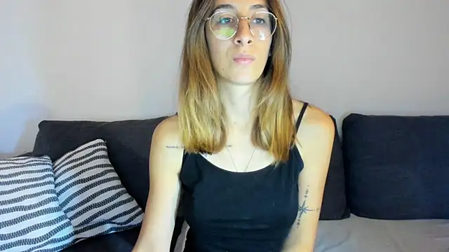 Snapshot of DesireMore90 chatting on 10-02-25, 06:37 DesireMore90 online show from 10-02-25, 06:37