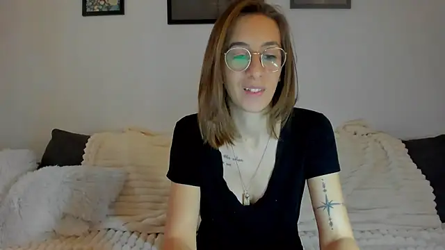 Snapshot of DesireMore90 chatting on 01-16-26, 07:56 DesireMore90 online show from 01-16-26, 07:56