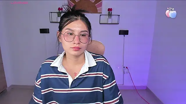 Snapshot of emily_villamil chatting on 06-26-26, 08:46 emily villamil online show from 06-26-26, 08:46