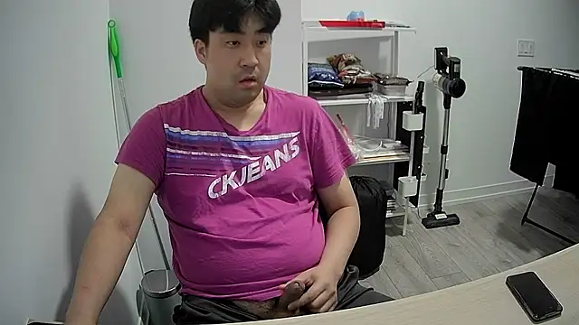 Snapshot of Koreanboy171 chatting on 06-13-26, 12:08 Koreanboy171 online show from 06-13-26, 12:08