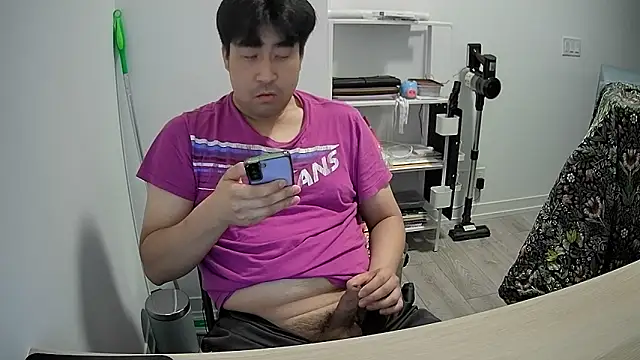 Snapshot of Koreanboy171 chatting on 06-21-26, 03:31 Koreanboy171 online show from 06-21-26, 03:31