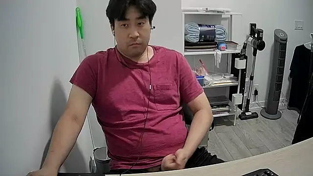 Snapshot of Koreanboy171 chatting on 06-27-26, 04:28 Koreanboy171 online show from 06-27-26, 04:28
