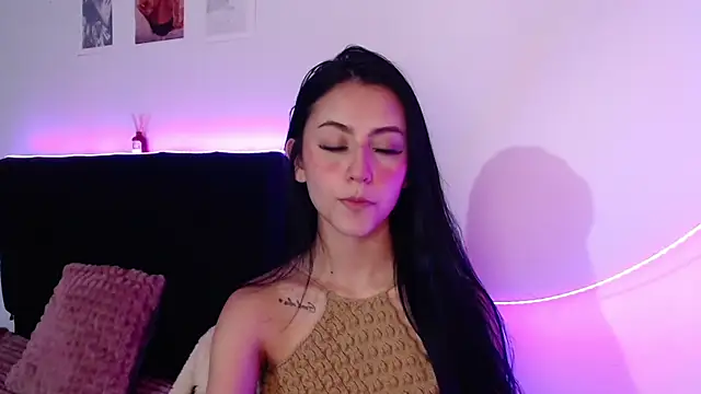 Coralinnee  online show from 03-16-25, 03:47