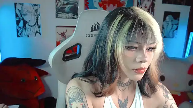 Deadly Doll online show from 10-10-25, 10:53