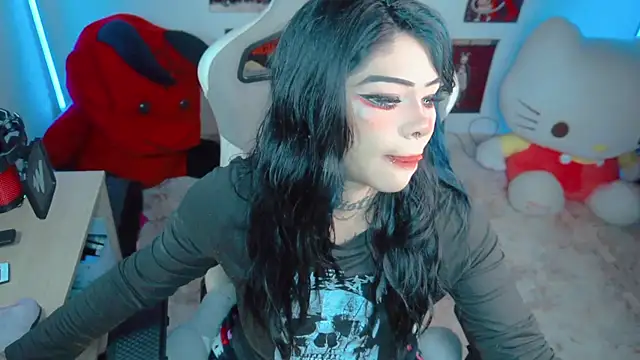 Snapshot of Deadly_Doll chatting on 06-12-26, 10:41 Deadly Doll online show from 06-12-26, 10:41
