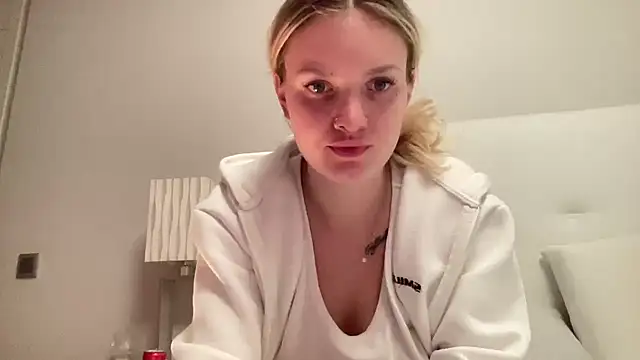 Snapshot of mariemelissah chatting on 12-15-24, 10:07 mariemelissah online show from 12-15-24, 10:07