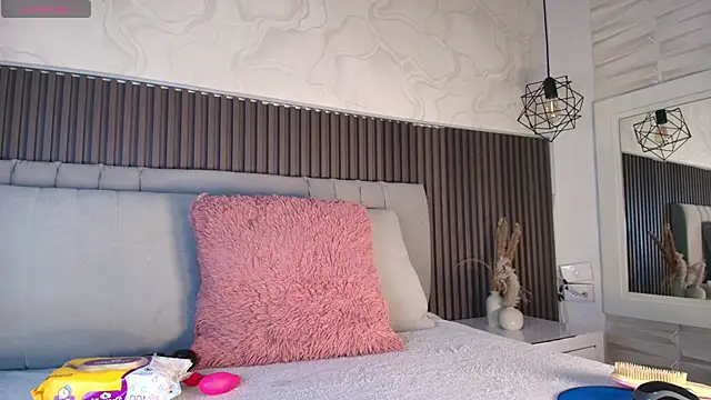 SHANONCLARK online show from 04-27-26, 07:01