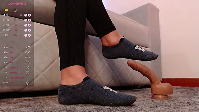 marthina thompsson online show from 10-21-25, 01:12