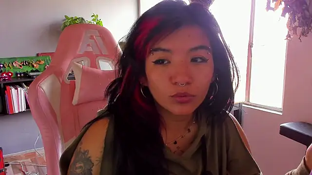 Snapshot of annie_walker6 chatting on 12-15-25, 06:45 annie walker6 online show from 12-15-25, 06:45