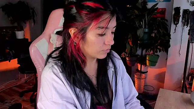 Snapshot of annie_walker6 chatting on 02-07-26, 03:43 annie walker6 online show from 02-07-26, 03:43