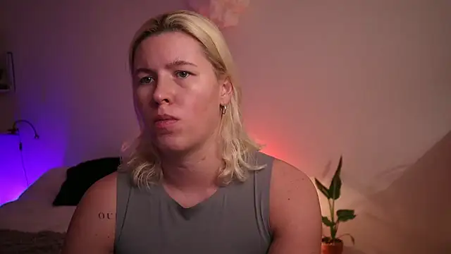 Snapshot of moonamii chatting on 12-11-24, 04:20 moonamii online show from 12-11-24, 04:20