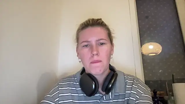 Snapshot of moonamii chatting on 12-21-24, 01:42 moonamii online show from 12-21-24, 01:42