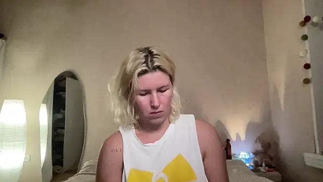 Snapshot of moonamii chatting on 12-23-24, 04:06 moonamii online show from 12-23-24, 04:06