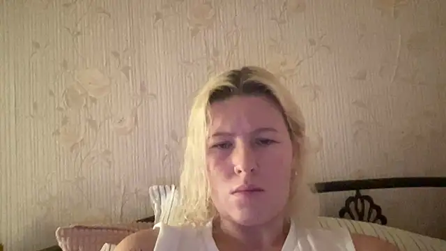 Snapshot of moonamii chatting on 12-24-24, 06:28 moonamii online show from 12-24-24, 06:28