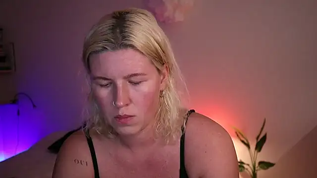 Snapshot of moonamii chatting on 01-25-25, 06:24 moonamii online show from 01-25-25, 06:24