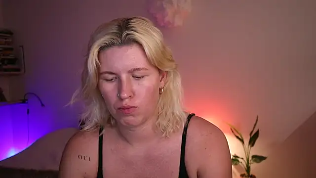 Snapshot of moonamii chatting on 01-27-25, 07:13 moonamii online show from 01-27-25, 07:13