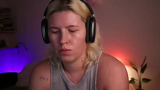 Snapshot of moonamii chatting on 01-30-25, 08:53 moonamii online show from 01-30-25, 08:53