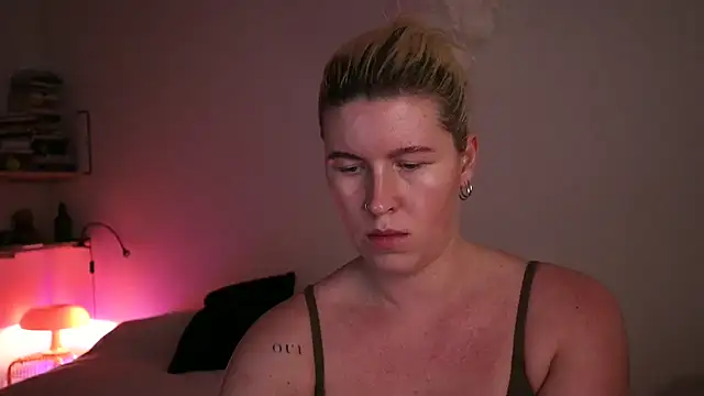 Snapshot of moonamii chatting on 02-18-25, 07:52 moonamii online show from 02-18-25, 07:52