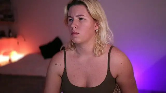 Snapshot of moonamii chatting on 02-25-25, 07:03 moonamii online show from 02-25-25, 07:03