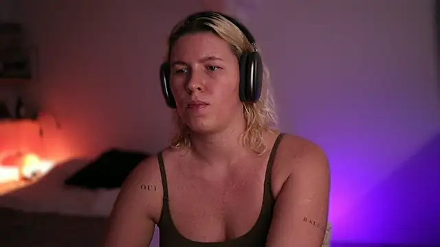 Snapshot of moonamii chatting on 02-27-25, 07:15 moonamii online show from 02-27-25, 07:15