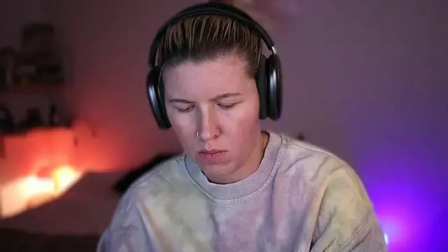 Snapshot of moonamii chatting on 03-04-25, 06:39 moonamii online show from 03-04-25, 06:39