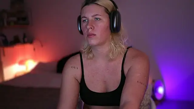 Snapshot of moonamii chatting on 03-05-25, 06:56 moonamii online show from 03-05-25, 06:56