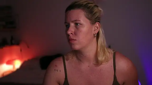 Snapshot of moonamii chatting on 03-14-25, 07:01 moonamii online show from 03-14-25, 07:01