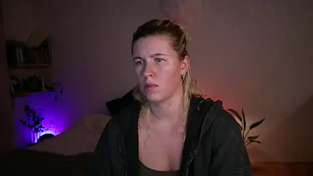 Snapshot of moonamii chatting on 09-25-25, 05:49 moonamii online show from 09-25-25, 05:49