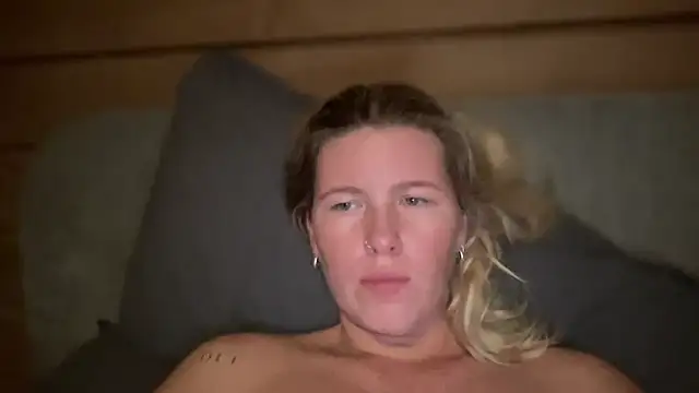 Snapshot of moonamii chatting on 10-06-25, 11:46 moonamii online show from 10-06-25, 11:46