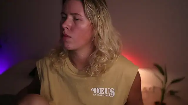 Snapshot of moonamii chatting on 10-07-25, 07:33 moonamii online show from 10-07-25, 07:33