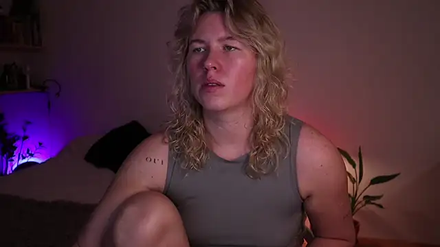 Snapshot of moonamii chatting on 10-16-25, 04:41 moonamii online show from 10-16-25, 04:41