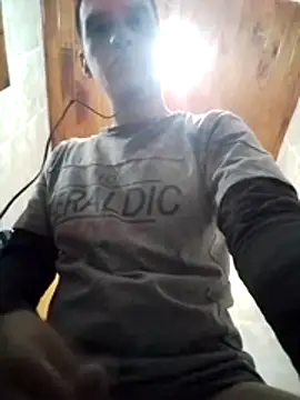 Snapshot of yaguito55 chatting on 03-24-26, 03:22 yaguito55 online show from 03-24-26, 03:22