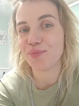 Snapshot of Linda_Gregory chatting on 03-05-25, 05:07 Linda Gregory online show from 03-05-25, 05:07