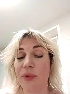 Snapshot of Linda_Gregory chatting on 10-04-25, 01:47 Linda Gregory online show from 10-04-25, 01:47