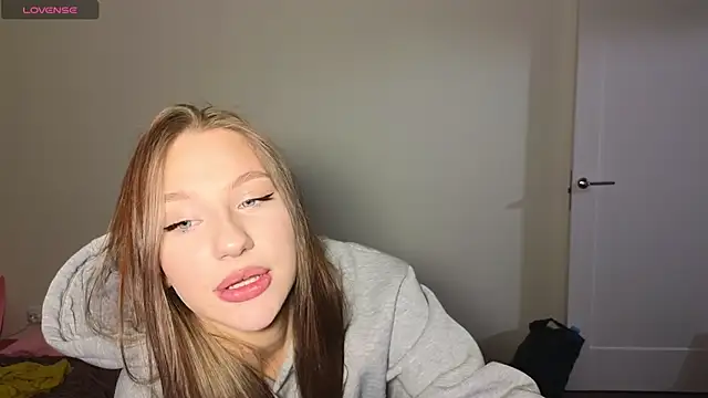 Snapshot of MiaKeler chatting on 02-05-25, 06:59 MiaKeler online show from 02-05-25, 06:59