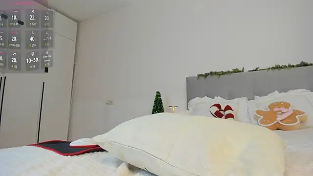 Snapshot of MiaKeler chatting on 01-05-26, 05:27 MiaKeler online show from 01-05-26, 05:27