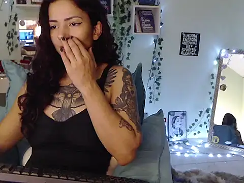 Snapshot of BeellyDance chatting on 09-14-25, 01:43 BeellyDance online show from 09-14-25, 01:43