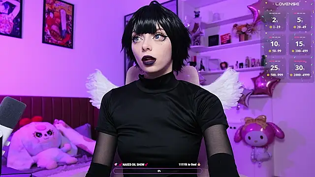 HolliWould  online show from 04-26-26, 12:03