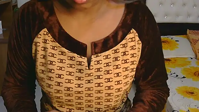 Snapshot of esita_1212 chatting on 12-14-25, 03:23 esita 1212 online show from 12-14-25, 03:23