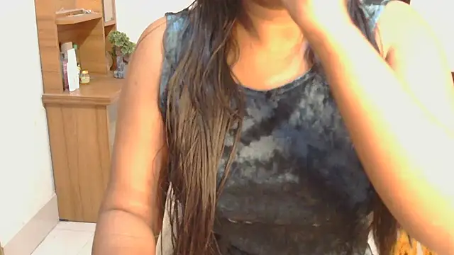 Snapshot of esita_1212 chatting on 12-19-25, 02:40 esita 1212 online show from 12-19-25, 02:40