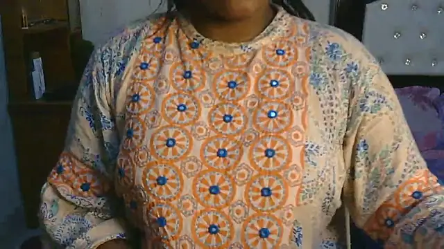 Snapshot of esita_1212 chatting on 01-13-26, 04:18 esita 1212 online show from 01-13-26, 04:18