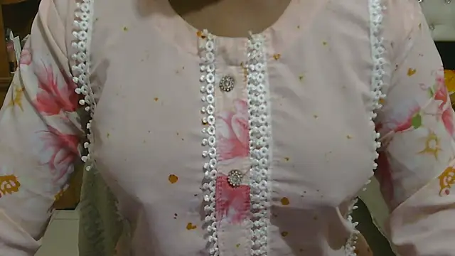 Snapshot of esita_1212 chatting on 03-06-26, 01:35 esita 1212 online show from 03-06-26, 01:35