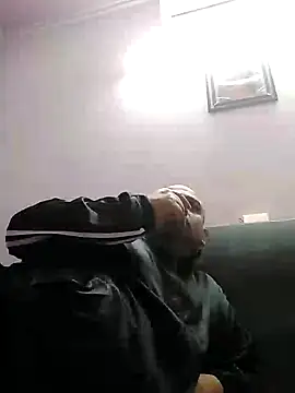 Snapshot of Dick_6inches chatting on 12-04-24, 02:15 Dick 6inches online show from 12-04-24, 02:15