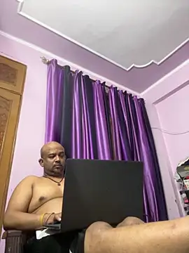 Snapshot of Dick_6inches chatting on 10-18-25, 02:18 Dick 6inches online show from 10-18-25, 02:18