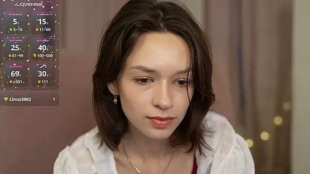 Snapshot of VivianLy_ chatting on 12-03-24, 10:39 VivianLy  online show from 12-03-24, 10:39