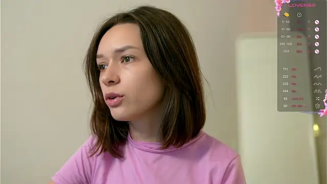 Snapshot of VivianLy_ chatting on 12-10-24, 11:00 VivianLy  online show from 12-10-24, 11:00