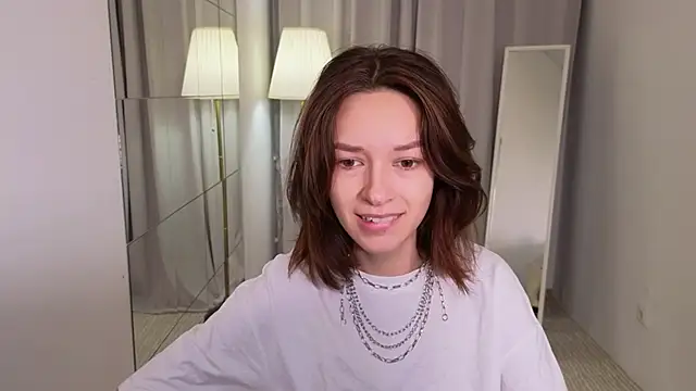 Snapshot of VivianLy_ chatting on 12-20-24, 07:55 VivianLy  online show from 12-20-24, 07:55