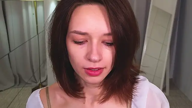 Snapshot of VivianLy_ chatting on 12-27-24, 11:28 VivianLy  online show from 12-27-24, 11:28